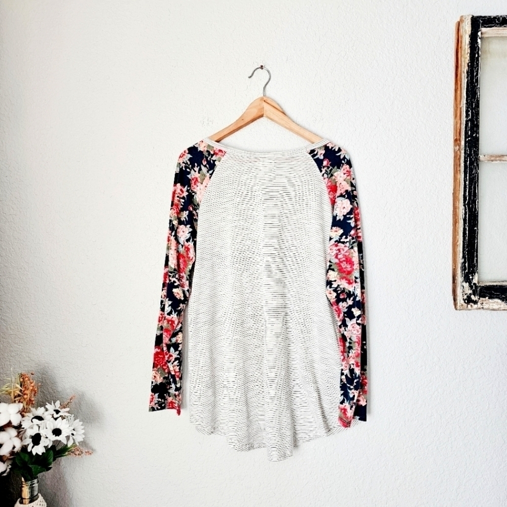 G&E Grace & Emma Floral Long Sleeve Round Neck Pull Over Striped Tee Size XL - Picture 5 of 7